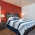 Spacious 2Br Apartment With Full Kitchen & Dining In Beverly Hills