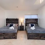 Spacious 2Br Apartment With Full Kitchen & Dining In Beverly Hills